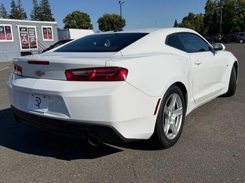 Summit White 2018 Chevrolet Camaro 1LT