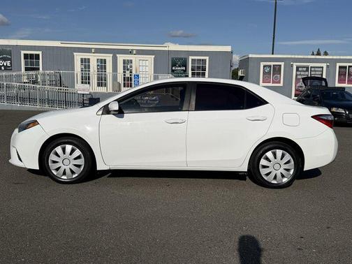 Super White 2016 Toyota Corolla LE