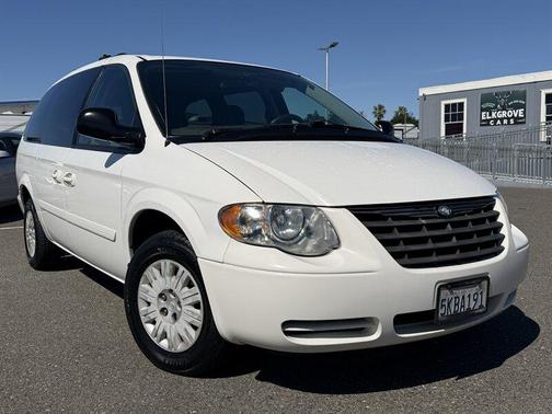 Stone White Clearcoat 2005 Chrysler Town & Country Base