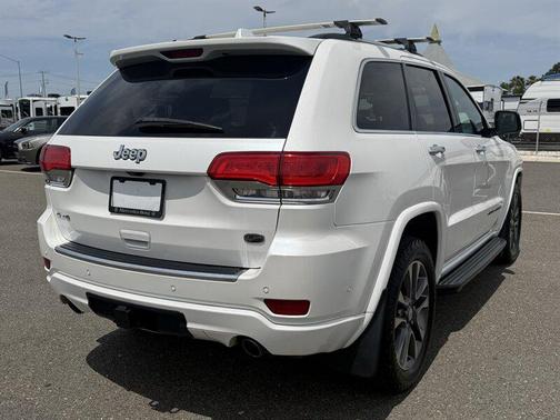 Bright White Clearcoat 2017 Jeep Grand Cherokee Overland