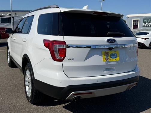 White 2017 Ford Explorer XLT