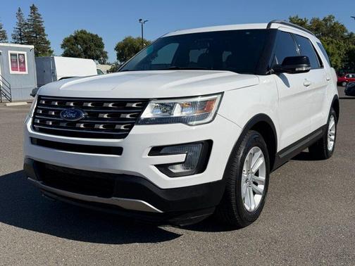 White 2017 Ford Explorer XLT