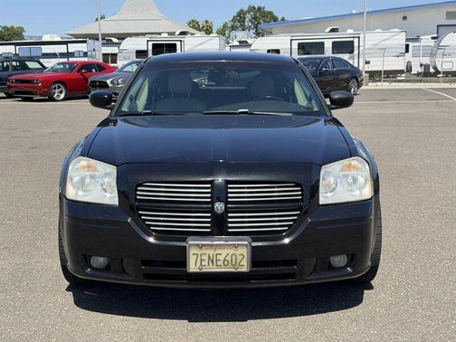 Brilliant Black Crystal Pearlcoat 2006 Dodge Magnum RT