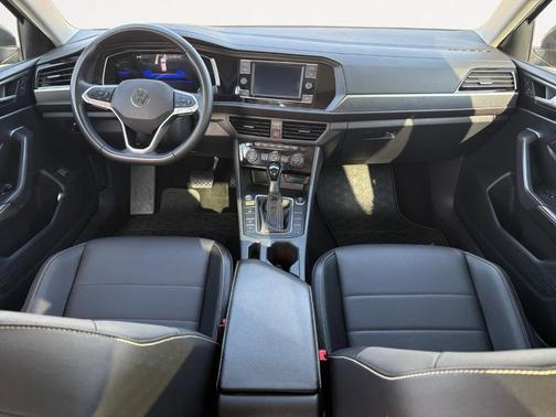 Platinum Gray Metallic 2023 Volkswagen Jetta 1.5T SE