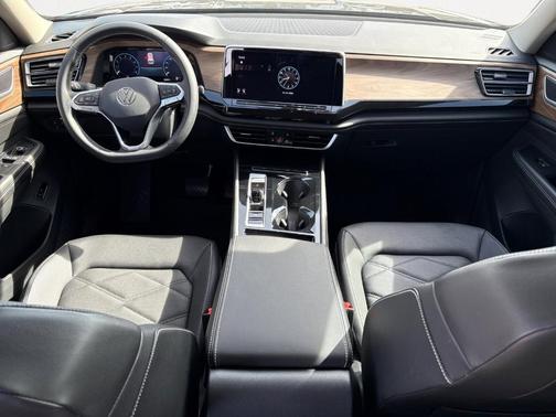 2024 Volkswagen Atlas 2.0T SE w/ Technology