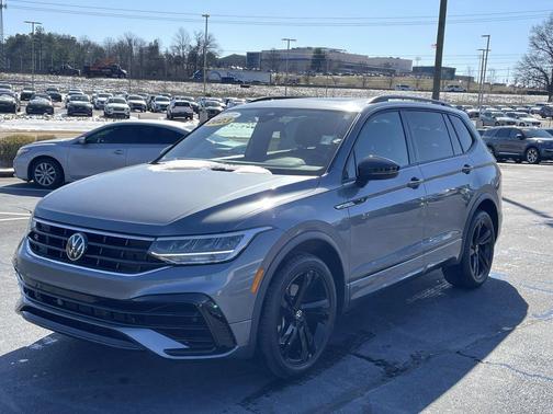 2023 Volkswagen Tiguan 2.0T SE R-Line Black