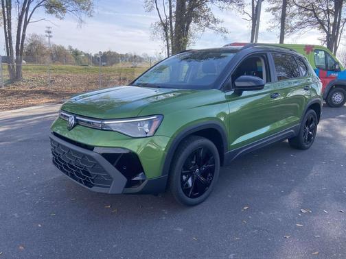 2026 Volkswagen Taos SE Black