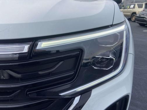 2025 Volkswagen Atlas Cross Sport 2.0T SE w/Technology 4MOTION