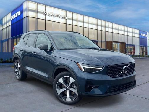 2026 Volvo XC40 B4 Plus