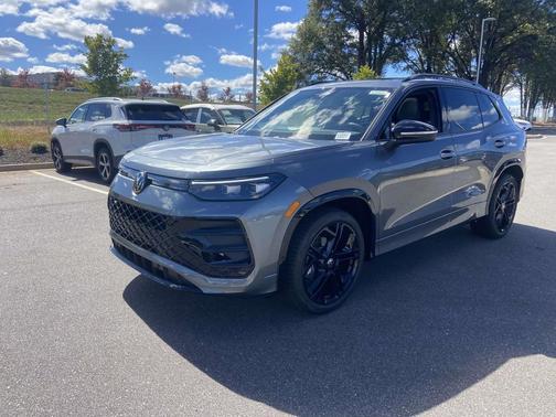 2025 Volkswagen Tiguan 2.0T SE R-Line Black