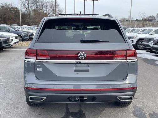 Pure Gray 2026 Volkswagen Atlas 2.0T SE w/Technology