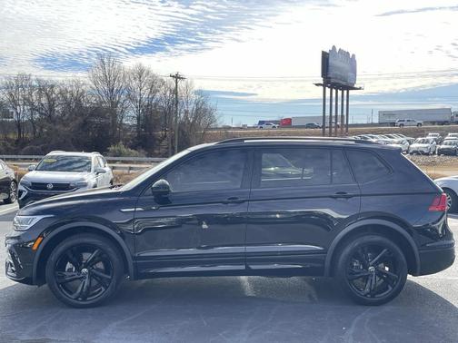 2023 Volkswagen Tiguan 2.0T SE R-Line Black