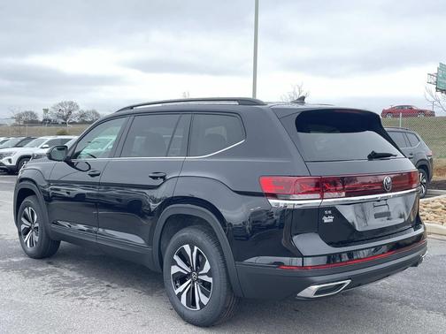 deep black pearl 2026 Volkswagen Atlas 2.0T SE