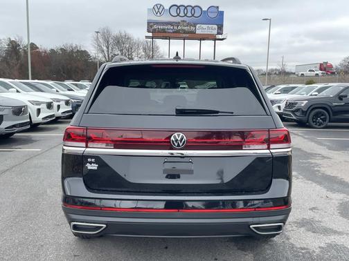 deep black pearl 2026 Volkswagen Atlas 2.0T SE