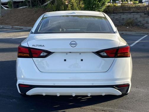 Glacier White 2025 Nissan Altima SV FWD