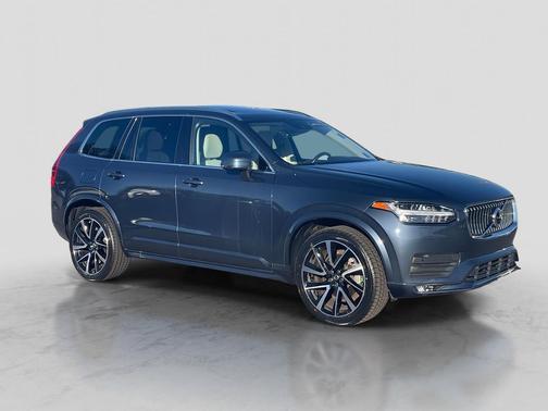 2022 Volvo XC90 T6 Momentum