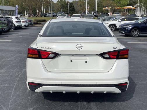Pearl White Tricoat 2023 Nissan Altima 2.5 SV