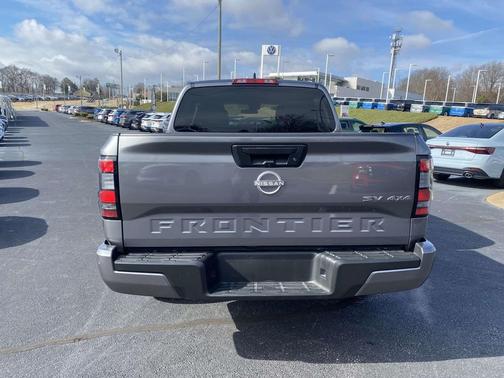 2024 Nissan Frontier SV
