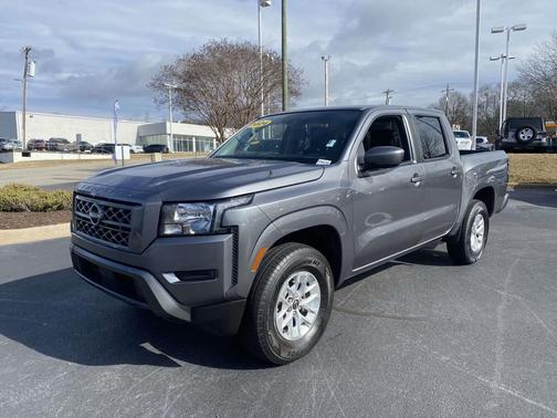 2024 Nissan Frontier SV