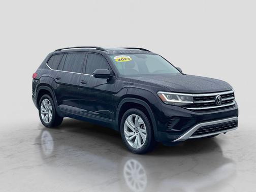 Deep Black Pearl 2023 Volkswagen Atlas 2.0T SE w/Technology