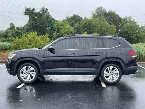 Deep Black Pearl 2023 Volkswagen Atlas 2.0T SE w/Technology