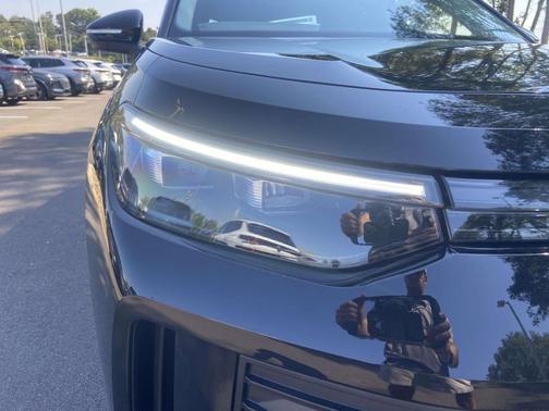 2025 Volkswagen Tiguan 2.0T SE 4MOTION