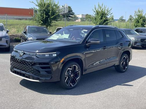 Deep Black 2026 Volkswagen Tiguan 2.0T SEL R-Line 4MOTION