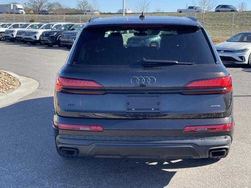 2025 Audi Q7 55 Premium Plus