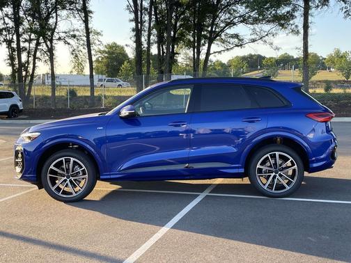 Ultra Blue Metallic 2026 Audi Q5 Premium Plus TFSI quattro S tronic