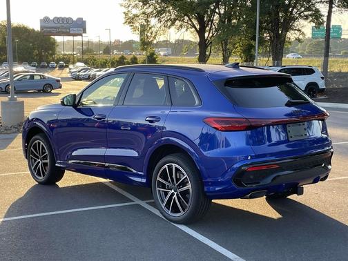 Ultra Blue Metallic 2026 Audi Q5 Premium Plus TFSI quattro S tronic