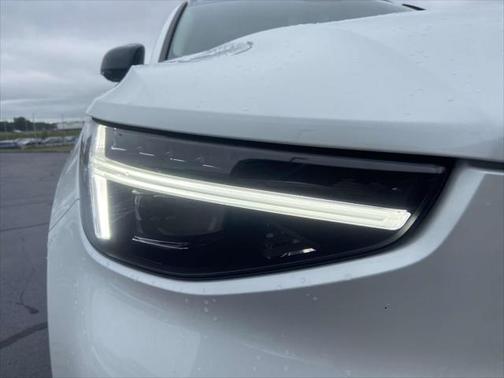 2025 Volvo XC40 B5 Ultra Dark Theme