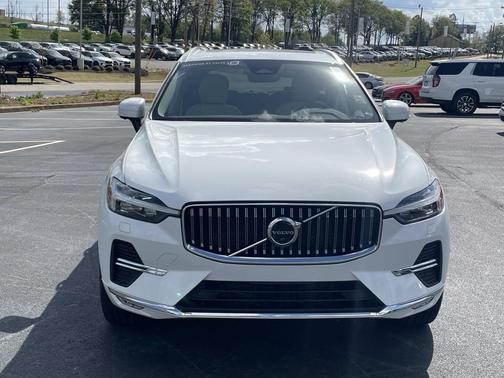 Crystal White Metallic 2023 Volvo XC60 B5 Plus Bright Theme