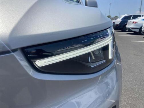 2025 Volvo XC40 B5 Plus Bright Theme