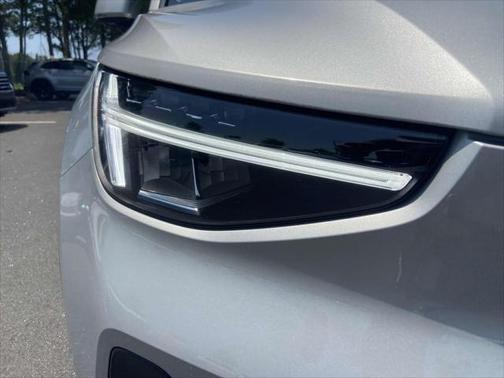 2025 Volvo XC40 B5 Plus Bright Theme