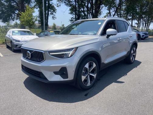 2025 Volvo XC40 B5 Plus Bright Theme