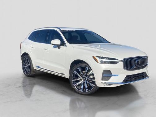 2023 Volvo XC60 B5 Ultimate Bright Theme