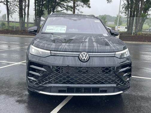 deep black pearl 2026 Volkswagen Tiguan 2.0T SEL R-Line 4MOTION