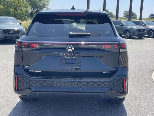 Deep Black 2026 Volkswagen Tiguan 2.0T SEL R-Line 4MOTION