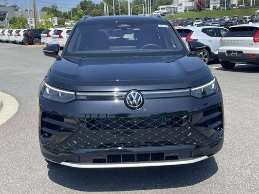 Deep Black 2026 Volkswagen Tiguan 2.0T SEL R-Line 4MOTION