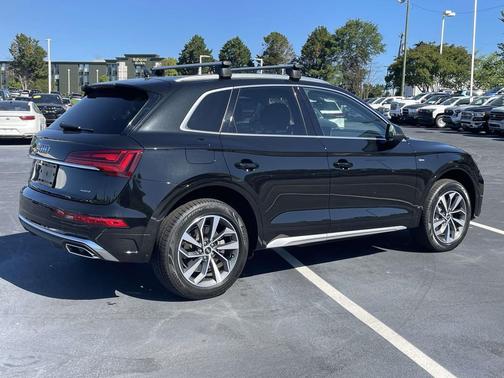 Mythos Black Metallic 2023 Audi Q5 45 S line Premium