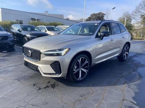 2025 Volvo XC60 B5 Ultra