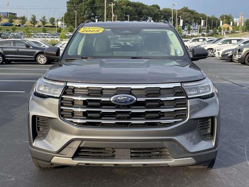 Carbonized Gray Metallic 2025 Ford Explorer Active