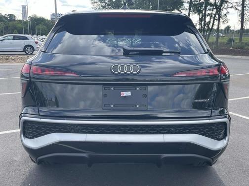 Mythos Black Metallic 2026 Audi Q3 TFSI quattro S tronic