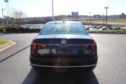 Deep Black Pearl 2017 Volkswagen Passat 1.8T SE