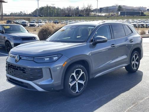 2025 Volkswagen Tiguan 2.0T SE