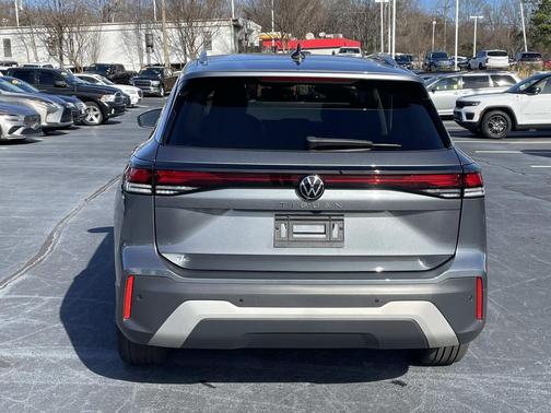 2025 Volkswagen Tiguan 2.0T SE