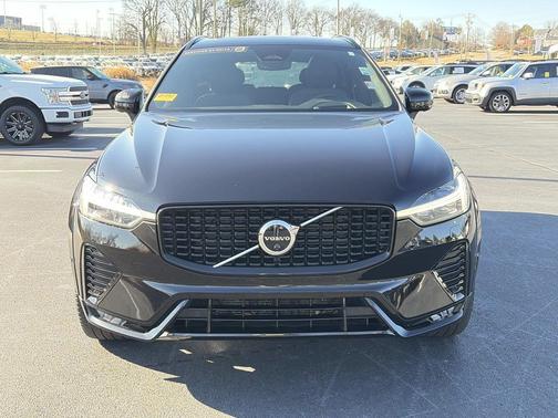2023 Volvo XC60 B5 Ultimate Dark Theme