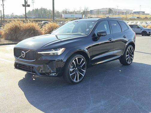 2023 Volvo XC60 B5 Ultimate Dark Theme