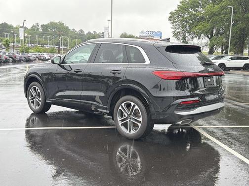 Mythos Black Metallic 2025 Audi Q5 Premium Plus TFSI quattro S tronic