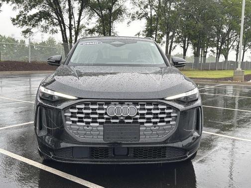 Mythos Black Metallic 2025 Audi Q5 Premium Plus TFSI quattro S tronic